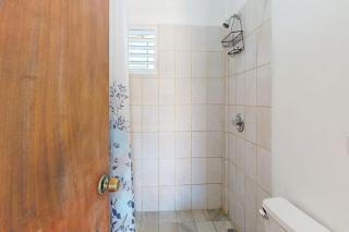 Snug ground-floor haven with comfortable amenities and kitchenette - 2