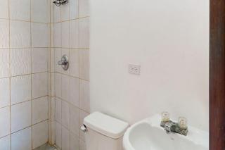 Snug ground-floor haven with comfortable amenities and kitchenette - 1