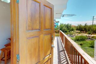 Cozy island retreat with WiFi functional kitchenette and near to restaurants - 9