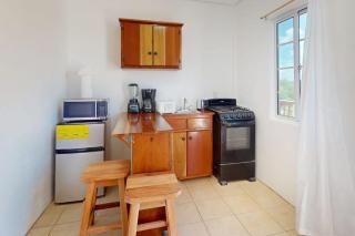 Cozy island retreat with WiFi functional kitchenette and near to restaurants - 8