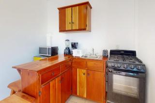 Cozy island retreat with WiFi functional kitchenette and near to restaurants - 6