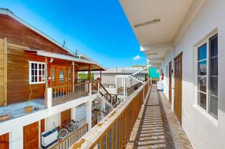 Charming single-level apartment with kitchenette and great location - 9