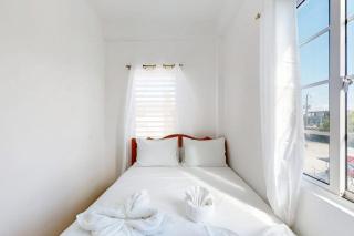 Charming single-level apartment with kitchenette and great location - 2