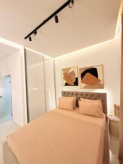 Elysian Hot Tub Suite Piraeus - 2