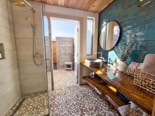 Romantic Luxury stay w Sauna, Pool & Amenities on 10 acres - 1