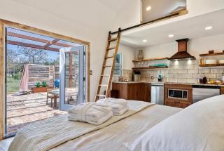 Romantic Luxury stay w Sauna, Pool & Amenities on 10 acres - 2