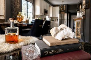 Spacious 7-Bedroom Home in Evanston - Evanston - 2