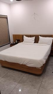 Hotel Dwarkesh - 3