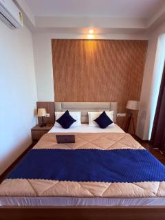 PrimeStays Studio Couples, Work & Travel Ready - 4