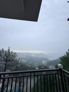 Majestic Studio Panoramic Views 10 min Mall-Road - 9