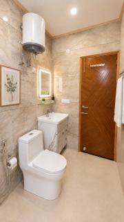 Majestic Studio Panoramic Views 10 min Mall-Road - 4