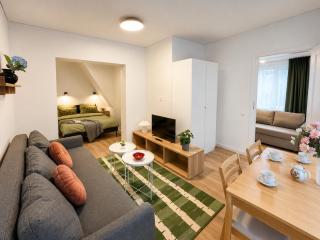 Charming Green House Apartment I cohost - 9