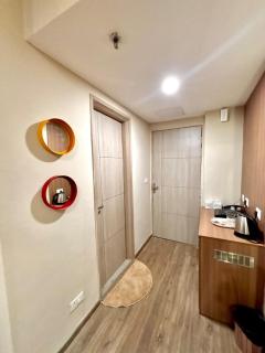 Apex Suites, Couple friendly, near expo mart - 9