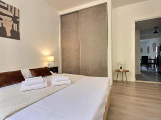 Cathedral View - Downtown - WiFi - Air Conditioning - 9