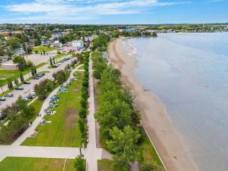 The Shoreline a Luxury Escape with Rooftop & Hot Tub - 3