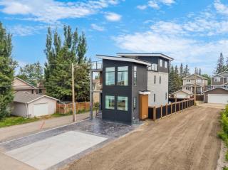 The Shoreline a Luxury Escape with Rooftop & Hot Tub - 1