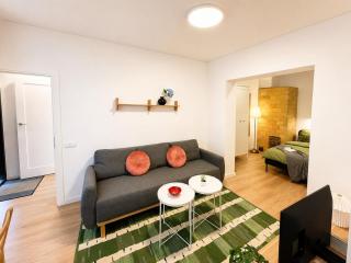 Charming Green House Apartment I cohost - 6