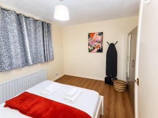 2- Bed Contractor Home Near Heathrow - 8