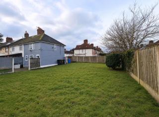 Modern 2 Bedroom Home in Liverpool With Free Parking - 6