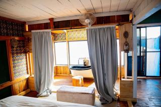 Blue Lagoon by Busybee Lake Cabins - 4