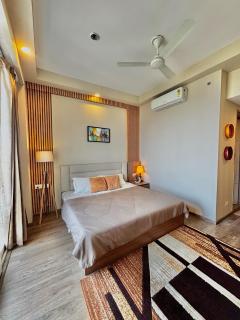 Apex Suites, Couple friendly, near expo mart - 8