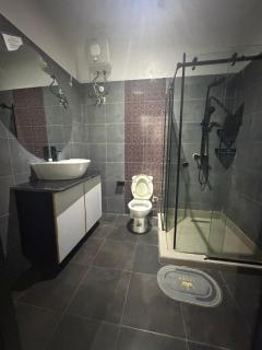 Max Pinnacle Tastefully Furnished one bedroom apartment - 2