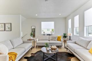 Stylish Pet Friendly Home for Work & Relaxation - 2
