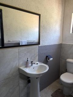 Modern Luxury Room Peaceful Pretoria Escape - 3