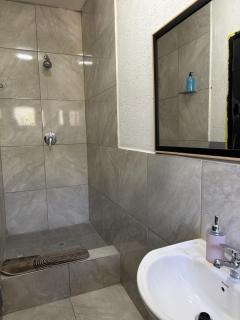 Paradise Room For Two In Pretoria - 3