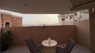 Studio with an outdoor balcony and private entrance - 6