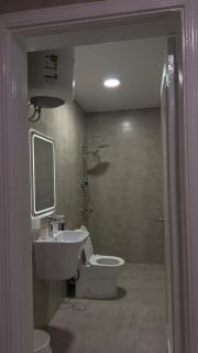 Studio with an outdoor balcony and private entrance - 3