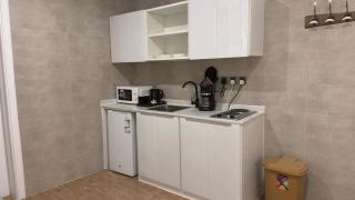 Studio with an outdoor balcony and private entrance - 1