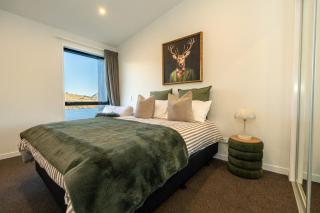 NEW Luxury Escape Remarkables & Lake Views - 4