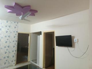 6 guests-2BHK AC-Hitec City-Comfortable Affordable - 9