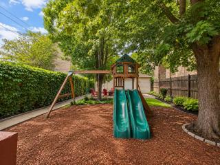 Designer 3BR Near Beach & Obama Center - 7