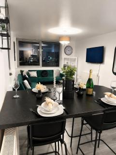 Contractor-Friendly City Centre Flat Free Parking - 2