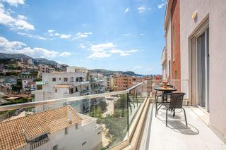 AMA'S 2BR Ap 6 Parking, Balcony & Kitchen - 9