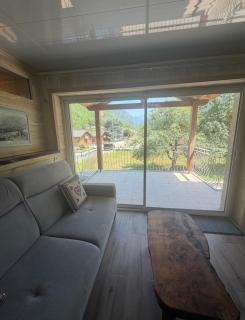Chalet entièrement rénové avec grande terrasse - 0