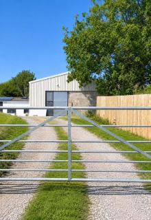Spacious Farmhouse Bridgwater - Countryside Stay - 8