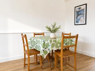 Spacious Farmhouse Bridgwater - Countryside Stay - 3