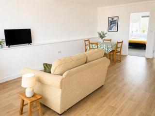 Spacious Farmhouse Bridgwater - Countryside Stay - 7