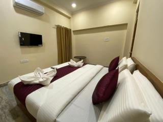 Villa Rooms At Moosapet Near Lake Shore Mall By KP Suites - 6
