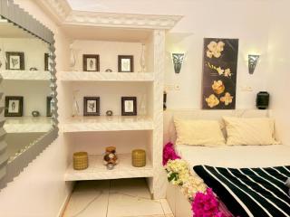Chambre salon cuisine piscine jacuzzi Saly - 2