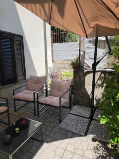 Charming Home with Private Patio near Swiss Border and Transport - Daisy, Loggiadeifiori - 1