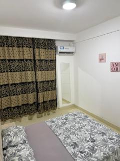 Spacious Modern Apartment - 9