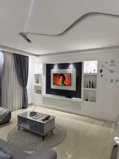 Spacious Modern Apartment - 7