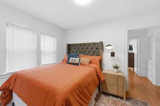 Charming 2BR Lake Erie Retreat Near Gordon Square - 9