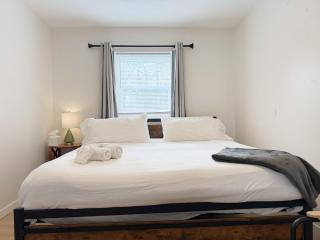 Fairlawn Retreat - 2BR 1BA Newly remodeled Apt - 8