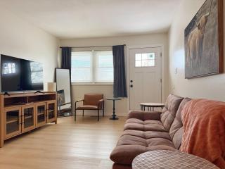 Fairlawn Retreat - 2BR 1BA Newly remodeled Apt - 5