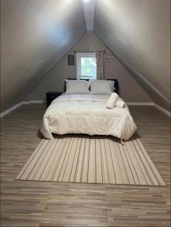 Comfortable 1 bedroom apartment attic - 2